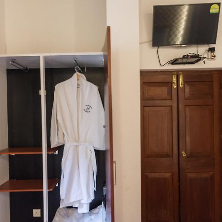 Om Shambhala Bed & Breakfast Colombo Exterior foto